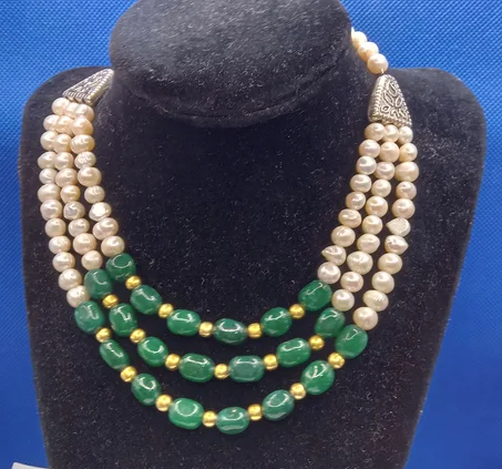 كوليي الجوهر الحر مع  احجار العقيق الاخضر الحر