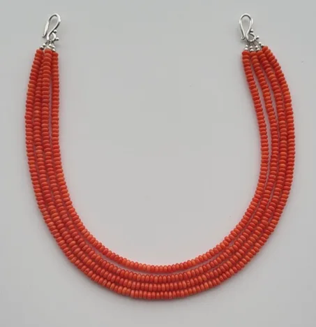 Collier de perles de corail