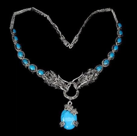 قلادة فضية مذهلة مرصعة بالفيروز الطبيعي "التنين الملكي"