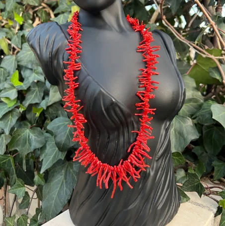 قلادة من المرجان المتوسطي بمشبك فضي، مرجان عالي الجودة