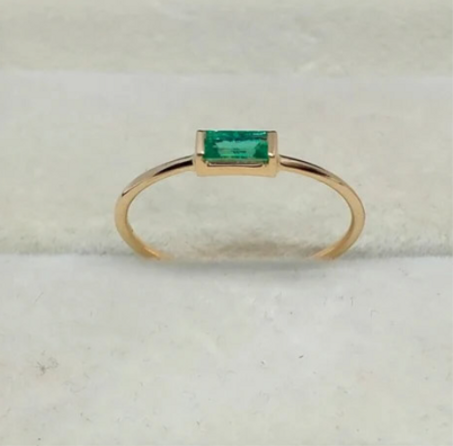 خاتم زمرد باجيت: خاتم قابل للتكديس من الفضة الإسترلينية مع أحجار ميلاد شهر مايو