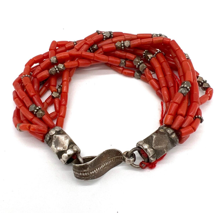 سوار متعدد الخيوط من المرجان الأحمر - مجوهرات إيطالية من المرجان الطبيعي واللؤلؤ وخرز الفضة