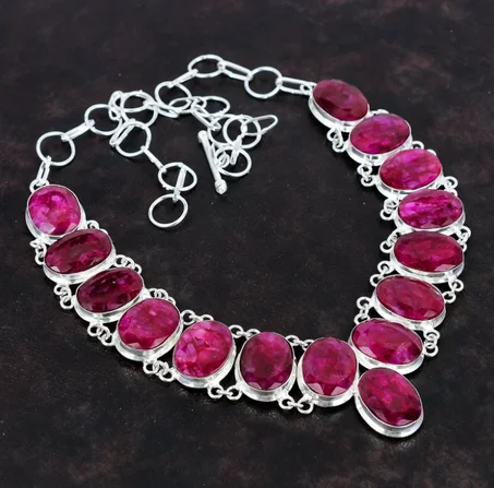 قلادة مصنوعة يدويًا من الفضة الإسترلينية عيار 925 مرصعة بحجر ياقوت كشمير أحمر