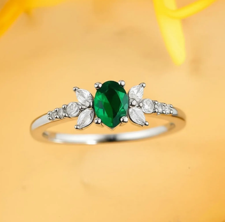 خاتم من الفضة الإسترلينية مرصع بزمرد أخضر: مجوهرات خطوبة على شكل ورقة شجر مرصعة بزركونيا مكعبة