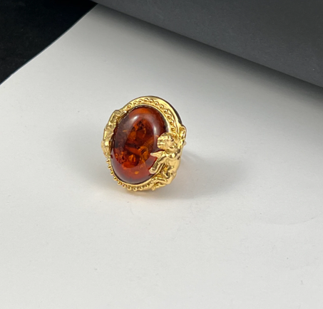 خاتم مصنوع يدويًا من الفضة المطلية بالذهب  و حجر الكهرمان