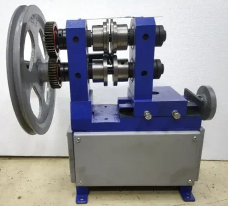 Machine manuelle de découpe de bande pour tirer les tubes