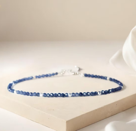 سوار رقيق من الياقوت الأزرق الداكن، خرز من الأحجار الكريمة، سوار رفيع من الأزرق الداكن، سوار صداقة أزرق، سوار من الأحجار الصغيرة 2 مم، هدية كريستال قابلة للتعديل