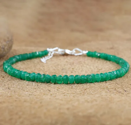 Bracelet en perles d'émeraude verte à facettes pour femme