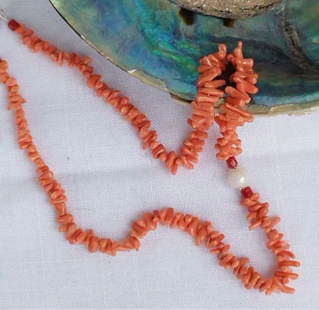 Collier de corail orange naturel (non teint) perle sculptée