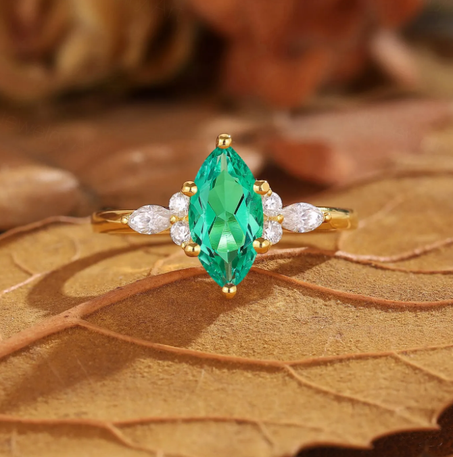 خاتم من الذهب عيار 14 قيراطًا مرصع بزمرد ماركيزو فصوص المواسانيت ، حجر ميلاد شهر مايو