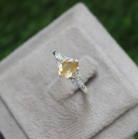 خاتم سترين بيضاوي مصنوع يدويًا بوزن 1.5 قيراط: فضة إسترلينية، مرصع بماسة زركونيا مكعبة