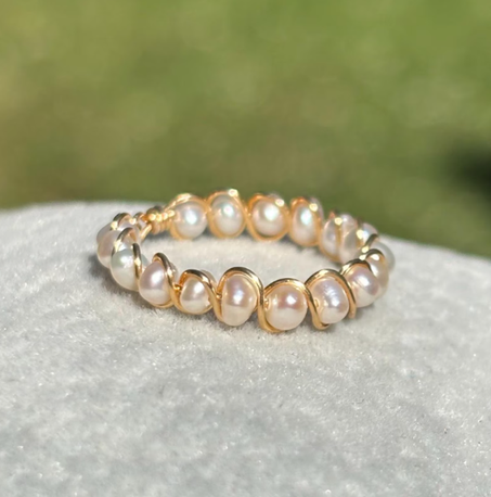 خاتم من اللؤلؤ المائي العذب، مجوهرات من الكريستال ملفوفة بخيط كفكرة هدية لوصيفة العروس، خاتم بسيط قابل للتكديس، مجوهرات فريدة مصنوعة يدويًا