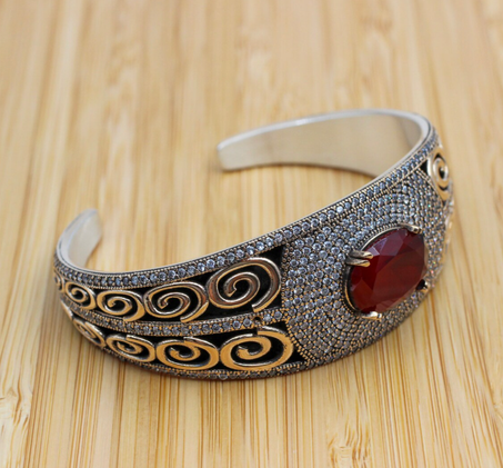 سوار مصنوع يدويًا من الفضة الإسترلينية مرصع بالياقوت: سوار على الطراز العثماني