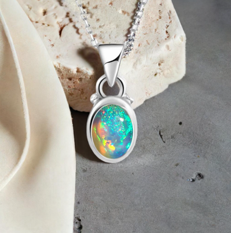 قلادة من حجر الأوبال الملون الأصلي مع سلسلة من الفضة الإسترلينية، قلادة نسائية، فكرة هدية، مجوهرات مصنوعة يدويًا