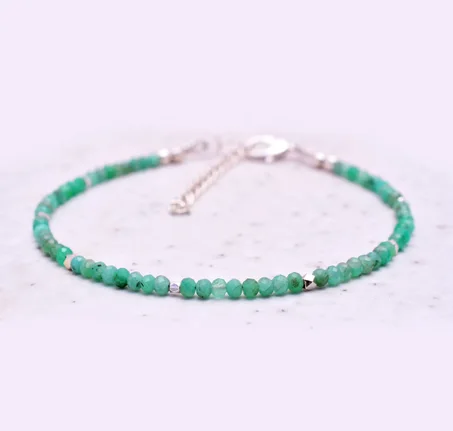 Bracelet délicat en émeraude