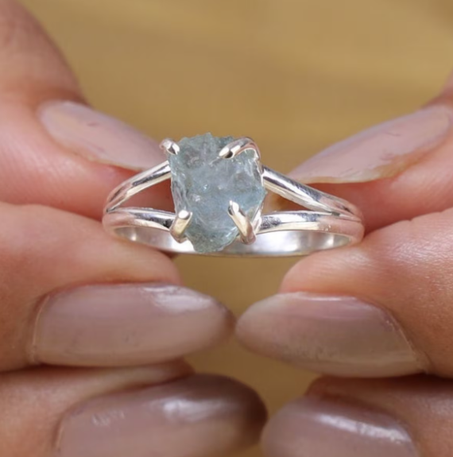 خاتم من حجر الزبرجد الخام، خاتم من الفضة الإسترليني عيار 925، حجر بخت شهر مارس، خاتم من الكريستال الخام، مجوهرات مصنوعة يدوياً، خاتم بوهيمي، خاتم رقيق، هدية لها