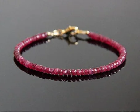 سوار خرز ياقوت أصلي Bracelet en perles de rubis véritables