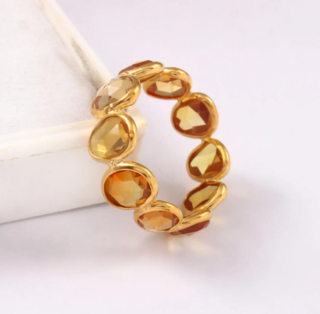 خاتم الخلود بحجر السترين الطبيعي: فضة إسترلينية مطلية بالذهب