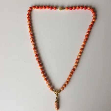 قلادة من المرجان الأحمر - ذهب أصفر عيار 18 قيراطًا، خرز طبيعي مستدير