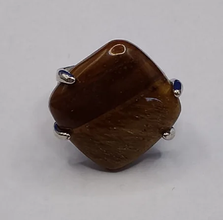 حجر عين النمر او التايجر الطبيعي الاصلي : جاذب للمغناطيس