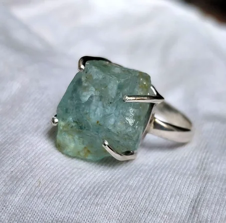 خاتم من حجر الزبرجد الخام: فضة إسترليني، حجر كريم خام، حجر بخت شهر مارس