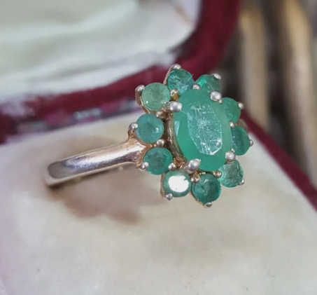 خاتم من الفضة الإسترلينية عيار 925، مرصع بزمرد كولومبي، مقاس 0.5 أمريكي 7.5، مطلي بالذهب