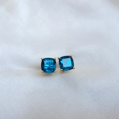 أقراط مرصعة بحجر التوباز الأزرق، أقراط من الذهب الأصفر، أقراط مرصعة بحجر الفضة الإسترليني عيار 925، هدية لها، أقراط وسادة مرصعة بحجر كريم أزرق