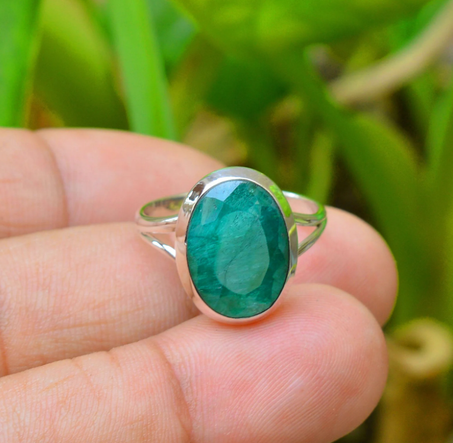 خاتم زمرد مصنوع يدويًا: حجر كريم بيضاوي من الفضة الإسترلينية عيار 925