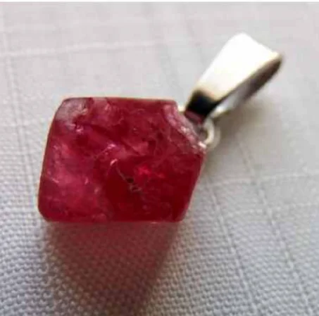 Rubis gemme losange naturel pendentif