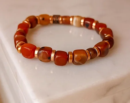 سوار من العقيق والهيماتيت والعقيق الأحمر لمنح الطاقة وحماية العين