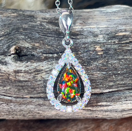 قلادة رائعة من الأوبال الناري الأحمر والأسود على شكل دمعة - سيمفونية من الألوان والأناقة - فضة إسترلينية