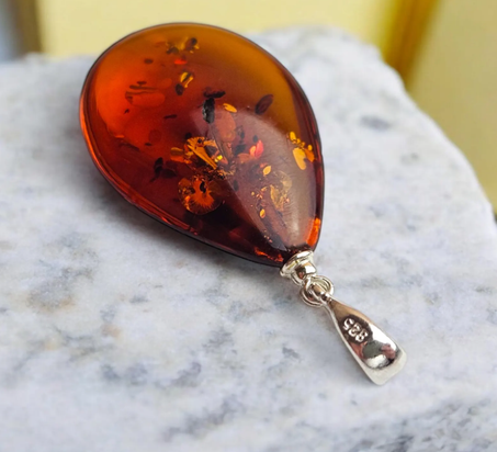 قلادة كبيرة على شكل دمعة من العنبر البلطيقي الطبيعي بلون العسل، هدية كلاسيكية من أحجار كريمة كبيرة من الفضة الأصلية، العنبر البلطيقي، مجوهرات العنبر الذهبية السميكة، هدايا للنساء