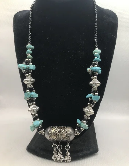 قلادة حجر التركواز