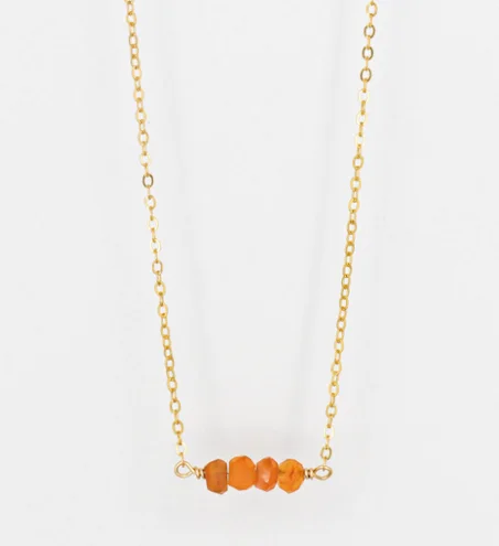 قلادة من العقيق الأحمر، مجوهرات بسيطة، مطلية بالذهب أو الفضة، قلادة رقيقة، حجر الميلاد، قلادة بسيطة، مجوهرات العقيق الأحمر، قلادة نسائية