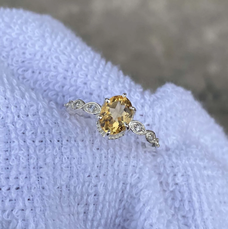 خاتم من الفضة الإسترليني عيار 925 مرصع بحجر سترين مقطوع يدويًا: جوهرة شهر نوفمبر