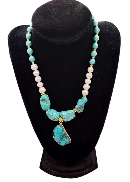 قلادة حجر الفيروز مع الجوهر الحر