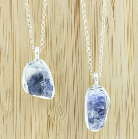 قلادة من الياقوت الخام من الفضة الإسترلينية، سحر حجر الميلاد لشهر سبتمبر، مجوهرات من الأحجار الكريمة العضوية، برج العذراء والميزان