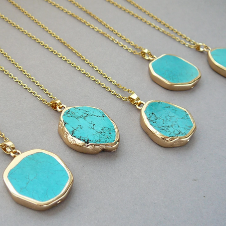 قلادة من الفيروز، قلادة ذهبية من حجر الهاوليت الأزرق، قلادة من الأحجار الكريمة الزرقاء، هدية للصديقة، قلادة من الأحجار الكريمة، مجوهرات من الفيروز للنساء