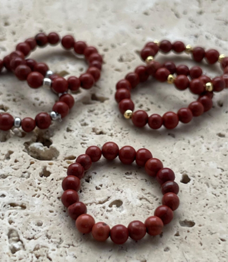 مرجان | خاتم شفاء من كريستال المرجان الطبيعي مع لمسات من الذهب عيار ١٨ قيراطًا