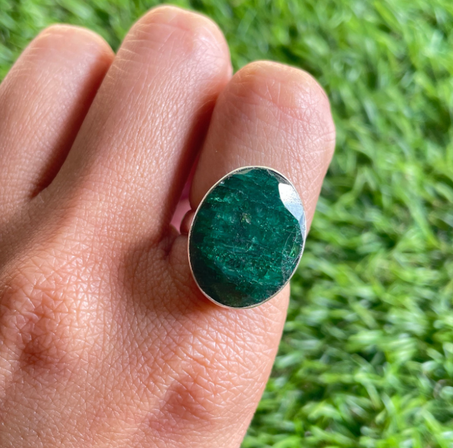 خاتم زمرد بيضاوي: فضة إسترليني عيار 925، حجر ميلاد شهر مايو