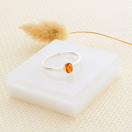 خاتم رفيع من الفضة والعنبر الأصلي