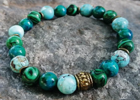 سوار لعلاج التهاب المفاصل والمفاصل، مصنوع من أحجار طبيعية شبه كريمة: الفيروز، والكريزوكولا، والمالاكيت.