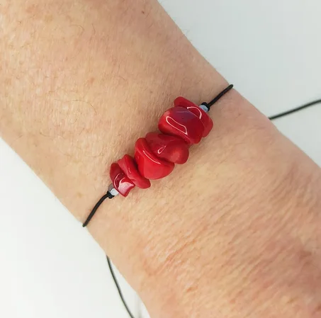 Bracelet fil corail rouge