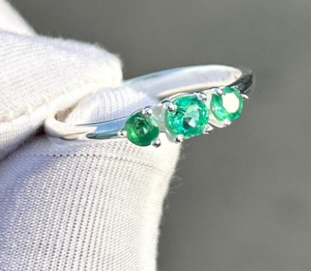 خاتم من الفضة الإسترلينية مرصع بالزمرد الطبيعي: خاتم قابل للتكديس للنساء