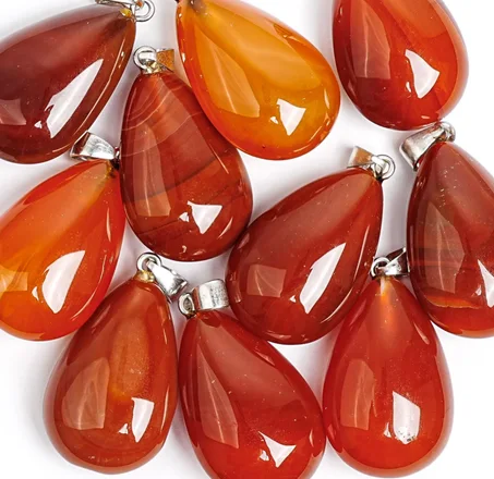 قلادة دمعة حمراء طبيعية أصلية ذات خصائص علاجية مصنوعة من العقيق الأحمر المثقوب