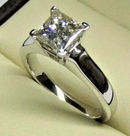 خاتم خطوبة بقطع أميري عيار ٢ قيراط، مرصع بماسات ، من الفضة الإسترليني عيار ٩٢٥.