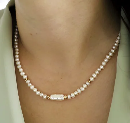 COLLIER PERLES DE CULTURE D'EAU DOUCE ET PERLE BAROQUE, FAIT MAIN, CRÉATION BY HBACHOU