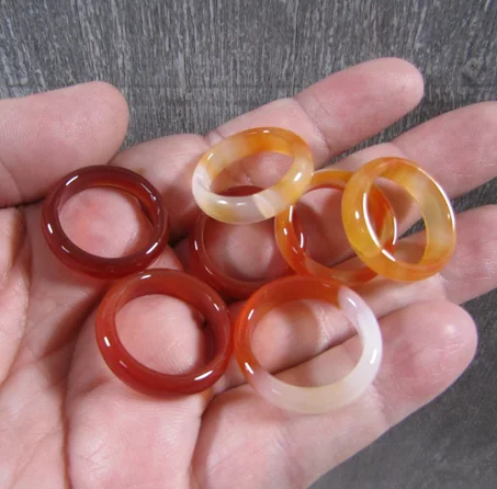 خاتم من حجر الكارنيول، بتصميم سوار