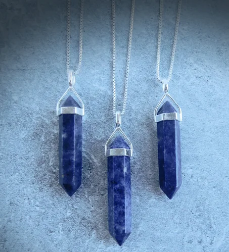 عقد من الياقوت، عقد من الياقوت الخام، ياقوت أصلي، عقد بوهيمي، نقطة الياقوت، حجر ميلاد سبتمبر، طلب الأحجار الكريمة،