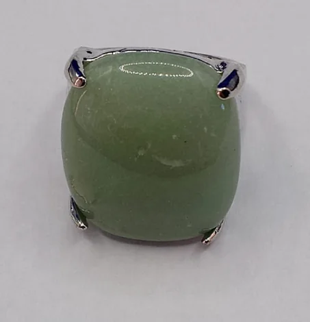 خاتم فضي صياغة يدوية متوج بحجر الجاد الأخضر الطبيعي